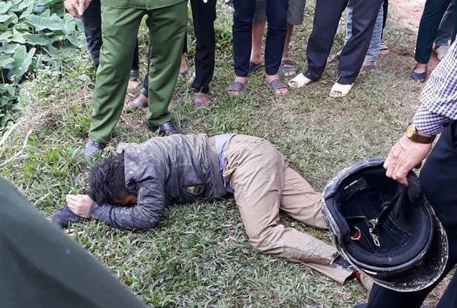 Nghi trộm chó, hai thanh niên bị dân vây đánh hội đồng Hình ảnh được chia sẻ trên mạng xã hội.
