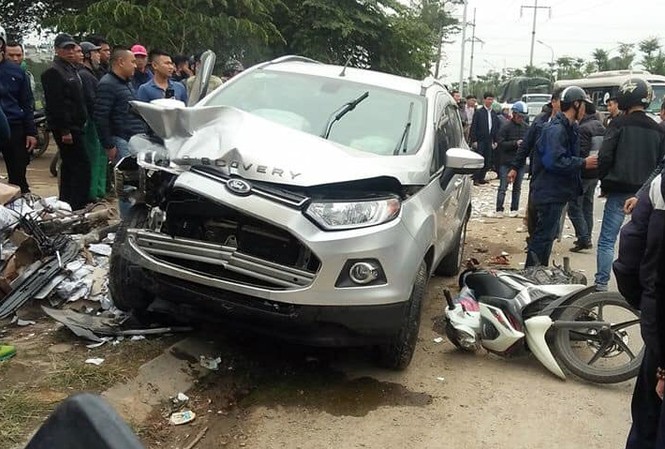 Tài xế lái ô tô đâm 4 người thương vong ở Hà Nội ra trình diện Hiện trường vụ tai nạn. Ảnh: FB