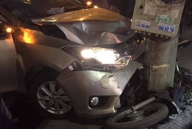 Ô tô ‘điên’ đâm 2 xe máy, 3 người thương vong Hiện trường vụ tai nạn.