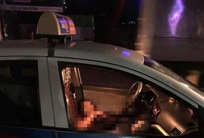 Vụ đôi nam nữ trọng thương trên chiếc taxi: Loại trừ khả năng bị cướp tấn công Hiện trường vụ việc.