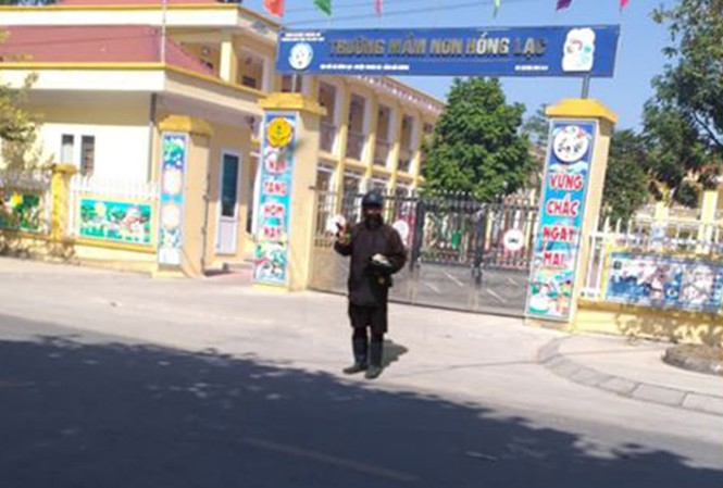Hai thanh niên khai nhận bôi mặt đen giả người ăn xin để câu like Hình ảnh chia sẻ trên mạng xã hội.