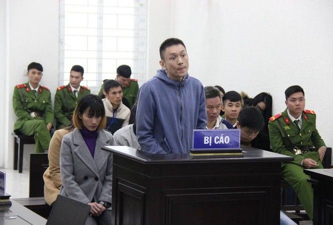 Đường dây tổ chức cho người Việt trốn đi châu Âu giá 40.000 USD Nhóm đối tượng tổ chức cho người khác trốn ra nước ngoài bị đưa ra tòa xét xử - Ảnh: ANTĐ