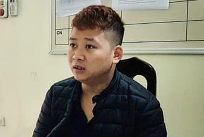 Tài xế taxi dùng dao cướp tài sản của du khách nước ngoài Đối tượng Hưng tại cơ quan công an. Ảnh: Công an TP Hà Nội