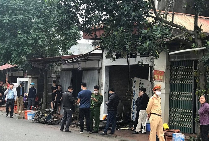 Khởi tố hai đối tượng đổ xăng đốt nhà làm 3 người tử vong Hiện trường vụ cháy.