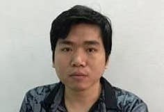 Lừa hơn nửa tỷ đồng của 'bạn hàng' để lấy tiền chơi cờ bạc Đối tượng Nam tại cơ quan công an. Ảnh Công an TP Hà Nội