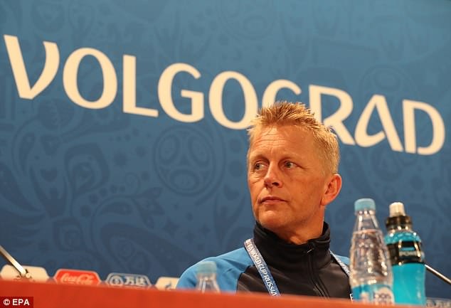 Iceland thua thảm Nigeria vì không cấm 'sex'? Iceland thua thảm Nigeria vì không cấm 'sex'?