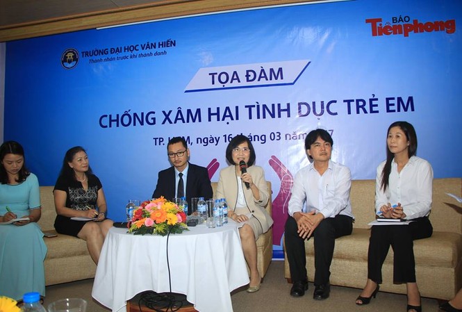 Nhận diện tội ác xâm hại tình dục trẻ em Các khách mời tham dự bàn tròn tọa đàm.