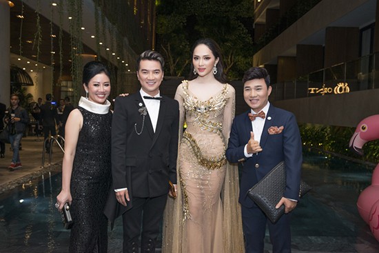 Hương Giang khoe đường cong quyến rũ, hội ngộ Mr Đàm và Trấn Thành Hương Giang hội ngộ Mr Đàm và ca sĩ Quang Linh