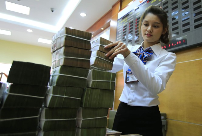 Lượng tiền nhàn rỗi đổ vào hệ thống ngân hàng tăng mạnh Sau tết, người dân tranh thủ gửi tiền nhàn rỗi vào ngân hàng khá nhiều