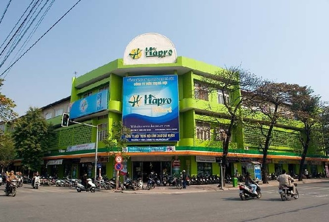 'Ông lớn' bán lẻ Hapro sắp đổi chủ? Tổng Công ty Hapro được biết đến là doanh nghiệp đang quản lý rất nhiều khu đất vàng, mặt bằng thương mại ở trung tâm Hà Nội và nhiều tỉnh, thành phố lớn khác.