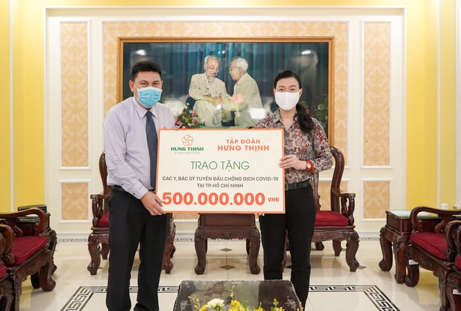 Tập đoàn Hưng Thịnh tiếp tục ủng hộ 20 tỷ cho hoạt động phòng, chống COVID-19 Ông Nguyễn Nam Hiền – Phó Tổng Giám đốc Tập đoàn Hưng Thịnh trao tặng 500 triệu đồng cho đội ngũ Y, Bác sĩ tuyến đầu chống dịch Covid-19 tại TP.HCM thông qua Ủy ban MTTQ Việt Nam TP.HCM (31/3/2020)