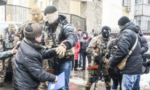 Ukraine đã trả tự do cho 3 người Việt Lực lượng an ninh kiểm tra bất ngờ và thu giữ tiền của người Việt Nam ở Odessa. Ảnh: Prawwwda