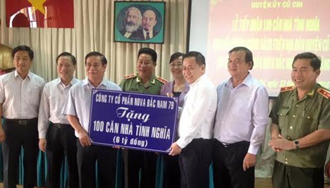 Công ty Nova Bắc Nam 79 tặng 100 nhà tình nghĩa cho đất thép Củ Chi Ông Phan Văn Anh Vũ tặng trao tặng món quà 100 căn nhà tình nghĩa cho huyện Củ Chi.
