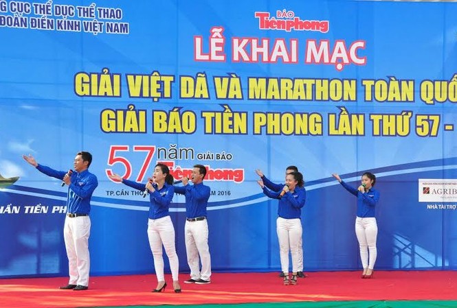 Tổng duyệt khai mạc Việt dã toàn quốc Văn nghệ chào mừng.
