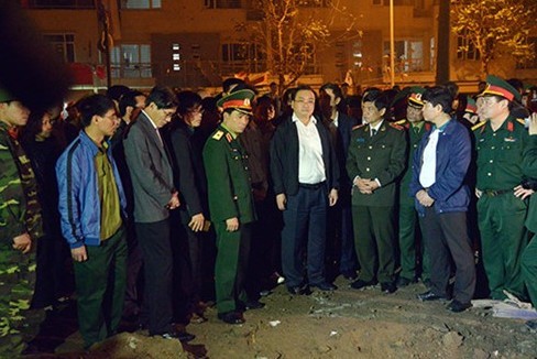 Bí thư Hà Nội thăm hỏi gia đình nạn nhân vụ nổ tại Văn Phú Bí thư Thành uỷ Hoàng Trung Hải kiểm tra công tác khắc phục hậu quả vụ nổ tại Hà Đông. Ảnh ANTĐ.