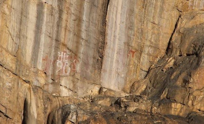 Phát hiện bức họa người xưa trên vách núi ở Thanh Hóa Một số hình ảnh bức vẽ trên các vách núi ở Quan Hóa (Thanh Hóa). Ảnh: Hoàng Lam.