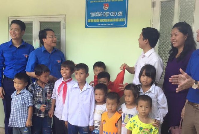 Trung thu sáng nơi biên ải Niềm vui có trường đẹp nơi biên giới. Ảnh: Duy Chiến.