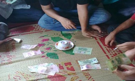 Cách chức bí thư Đảng ủy xã tham gia đánh bạc Ảnh minh họa.