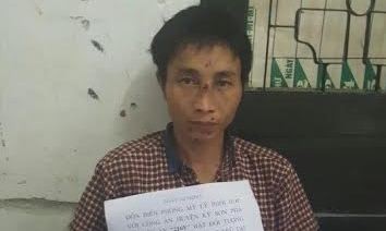 Mật phục giữa mưa lũ bắt giữ đối tượng buôn ma túy Đối tượng Hùa và tang vật tại cơ quan điều tra.