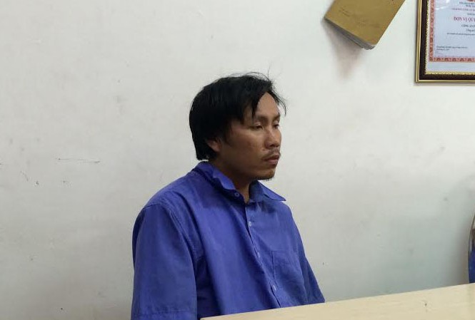 Sẽ thôi việc tài xế xe buýt rút dao đâm người ở Sài Gòn Tài xế xe buýt bị công an bắt giữ.