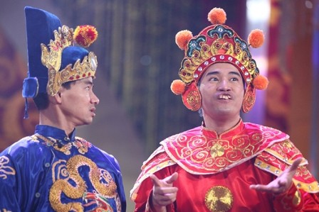Ca sĩ Minh Quân đề xuất đưa ‘bún mắng, cháo chửi’ vào Táo quân 2017 Ca sĩ Minh Quân gây ấn tượng đặc biệt khi vào vai Thiên Lôi trong một số chương trình Táo quân.