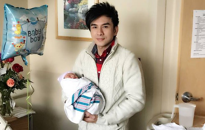 Sau gần 4 năm kết hôn, Đan Trường chính thức được làm bố Đan Trường hạnh phúc đón con trai đầu lòng.