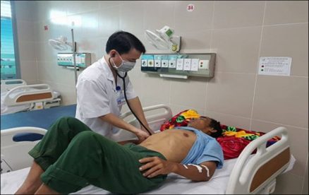 7 người nhập viện nghi ngộ độc rượu sau tiệc tân gia Bệnh nhân nghi ngờ ngộ độc được theo dõi sát sao tại BVĐK tỉnh Thái Bình