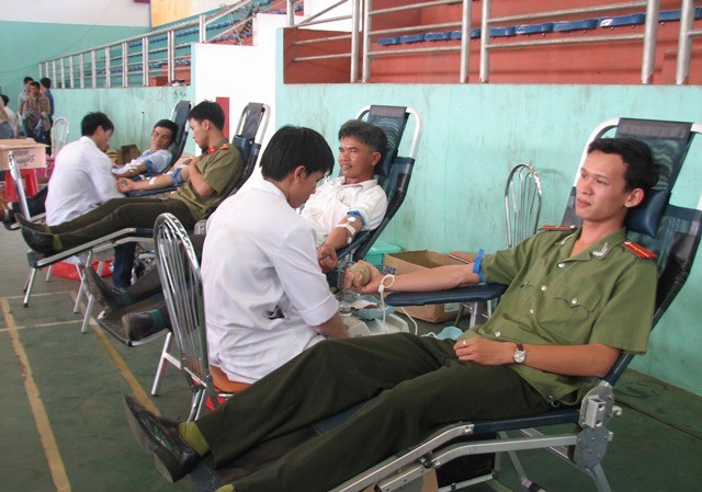 Mười năm thực hiện vận động hiến máu tình nguyện Hoạt động HMTN được phát triển rộng khắp trong cả nước.