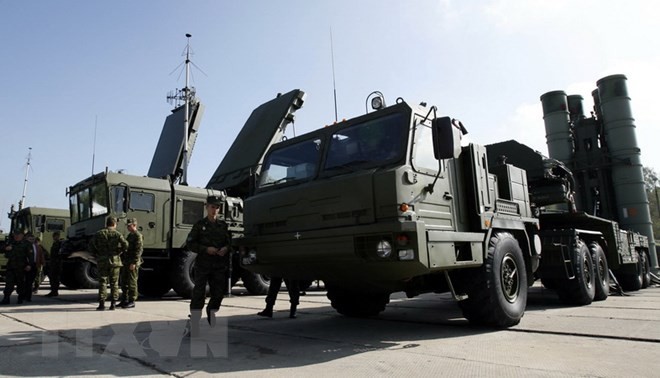 Bản tin 20H: Nga tăng cường ‘rồng lửa’ S-400 tại Crimea Hệ thống tên lửa S-400 Triumph của Nga. (Nguồn: AFP/TTXVN)