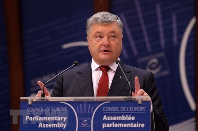 Bản tin 20H: Ukraine ban hành lệnh trừng phạt mới chống Nga Tổng thống Ukraine Petro Poroshenko. (Nguồn: AFP/TTXVN)