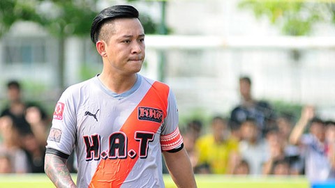 Nhiều ý kiến trái chiều về phát ngôn của Tuấn Hưng vụ sốt vé AFF Tuấn Hưng là fan hâm mộ trung thành của môn thể thao vua.