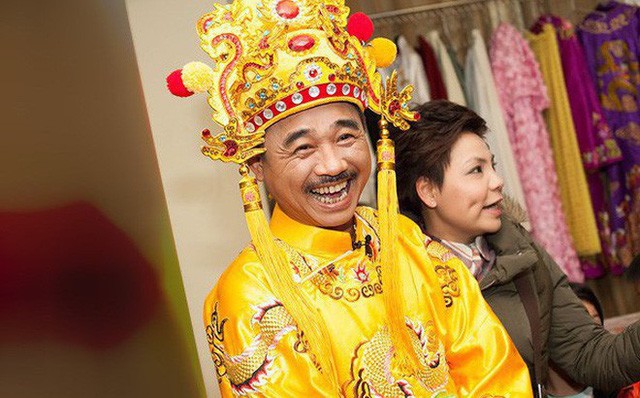 'Ngọc hoàng' Quốc Khánh khoe nhẫn ở ngón tay áp út, chuẩn bị lấy vợ? Tin đồn nghệ sĩ Quốc Khánh sắp lấy vợ khiến dư luận xôn xao.