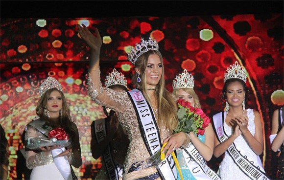 Showbiz 9/3: Người đẹp Mỹ đăng quang Hoa hậu chuyển giới quốc tế 2019 Lotte Van Der Zee đăng quang Hoa hậu tuổi teen Hà Lan năm 2017. Sau đó, cô đại diện cho Hà Lan tham dự Miss Teenager Universe và giành vương miện.