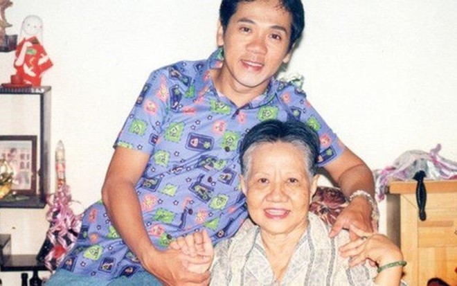 Nghệ sĩ Huỳnh Mai - mẹ NSƯT Thành Lộc qua đời NSƯT Thành Lộc và mẹ- nghệ sĩ Huỳnh Mai.