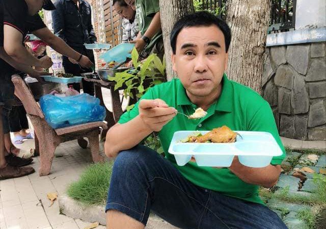 MC Quyền Linh tuyên bố ‘sốc’ về việc tạm dừng mọi hoạt động showbiz MC Quyền Linh được nhiều người hâm mộ yêu mến vì sự dân dã và giản dị trong lối sống.