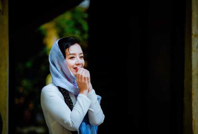 NSƯT Chiều Xuân gây tranh cãi khi bị cho bênh Ngọc Trinh hở bạo ở Cannes NSƯT Chiều Xuân gây tranh cãi khi bênh vực Ngọc Trinh.