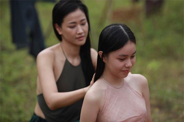 Showbiz 22/5: Maya nói về cảnh nóng sau khi ‘Vợ Ba’ dừng chiếu Cảnh trong phim "Vợ ba".