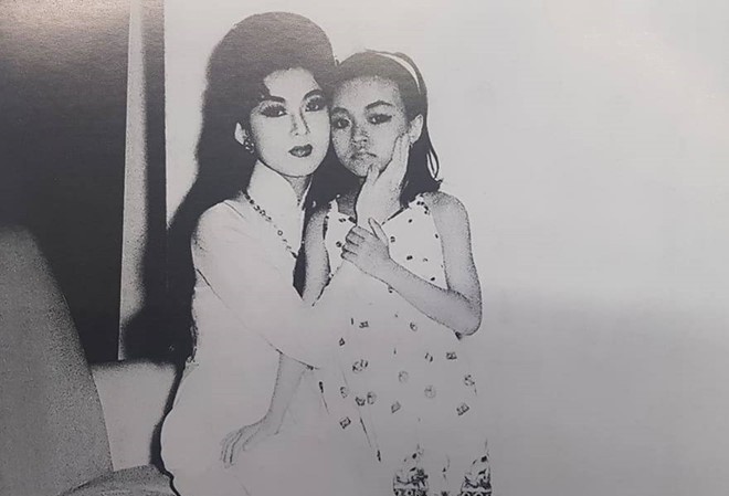 Showbiz 8/10: Danh ca Hương Lan chia sẻ ảnh chụp với cố nghệ sĩ Thanh Nga Showbiz 8/10: Danh ca Hương Lan chia sẻ ảnh chụp với cố nghệ sĩ Thanh Nga