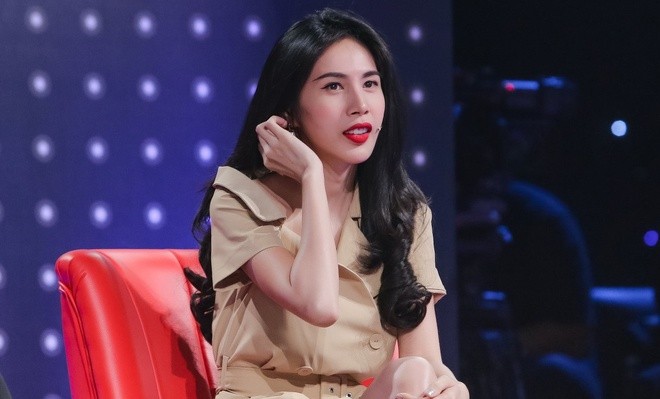 Showbiz 19/12: Thủy Tiên chê Trường Giang vì thường mua dép tổ ong tặng vợ Ca sĩ Thuỷ Tiên.