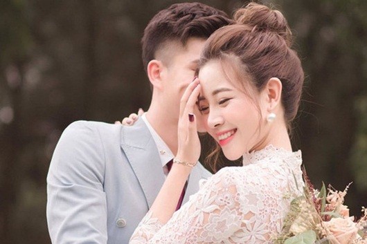 Showbiz 20/12: Phan Văn Đức chính thức lên tiếng về đám cưới với bạn gái hotgirl Showbiz 20/12: Phan Văn Đức chính thức lên tiếng về đám cưới với bạn gái hotgirl