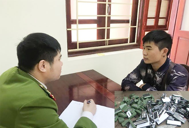 Ngăn chặn số lượng lớn 'hàng nóng' từ Trung Quốc Đối tượng Tiến (bìa phải) cùng tang vật tại cơ quan công an .Ảnh: H. Mỹ