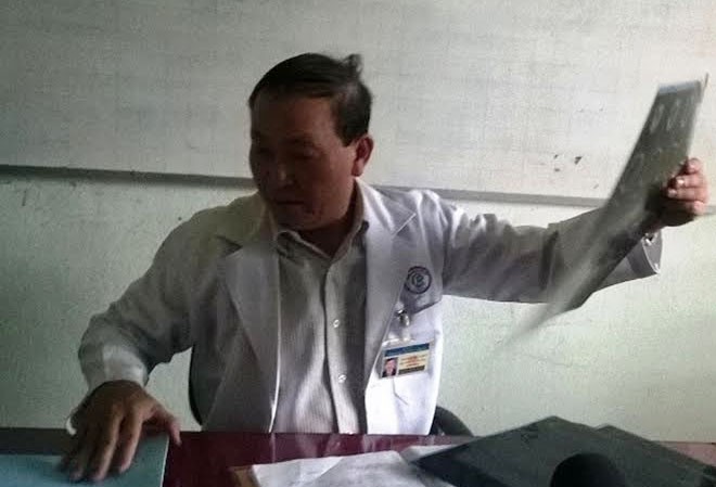 Vỡ tan con mắt vì đốt pháo sáng PGS – TS Bác sĩ Nguyễn Hữu Chức thông tin về tình hình sức khỏe của bệnh nhân