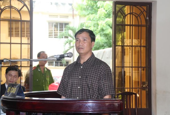 Nguyên đại úy CSGT bắn chết cấp trên lĩnh án 9 năm tù Bị cáo Vinh tại phiên tòa