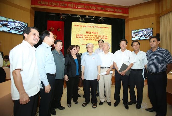 Tổng bí thư chia sẻ với cử tri về chuyến thăm Mỹ Tổng bí thư tiếp xúc cử tri quận Hoàn Kiếm, Ba Đình ngày 18/7. Ảnh Như Ý.