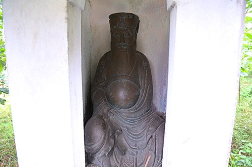Tượng đồng 400 năm của người cậu chúa Nguyễn Hoàng Tượng đồng quan thái phó Nguyễn Ư Dĩ. Ảnh: Hoàng Táo