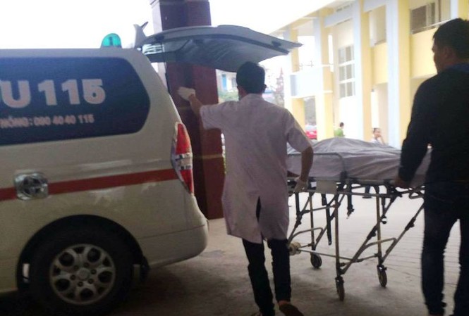 Đại úy công an tử vong tại ngân hàng vì lau súng Nạn nhân được đưa vào cấp cứu tại Bệnh viện Đa khoa Hà Tĩnh nhưng đã tử vong. Ảnh Vietnamnet.vn