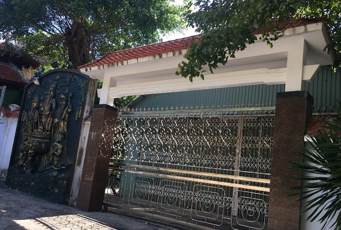Xử lý đơn cứu xét của chủ nhân biệt phủ xây trái phép trên núi Hải Vân Một căn nhà phía trước biệt phủ dùng cất trữ tài sản.
