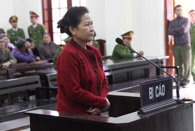 Vợ giám đốc lừa gần 400 người chiếm đoạt hàng chục tỷ đồng Vợ giám đốc lừa gần 400 người chiếm đoạt hàng chục tỷ đồng
