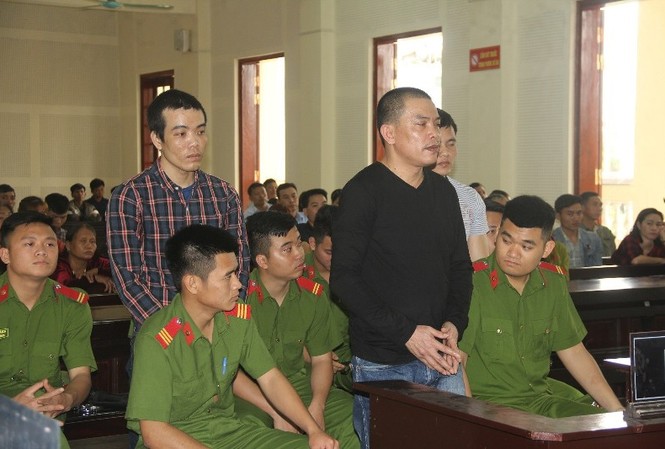 Kẻ 3 lần vượt ngục bị tuyên án tử khi buôn gần chục kg ma túy Các bị cáo trong phiên tòa