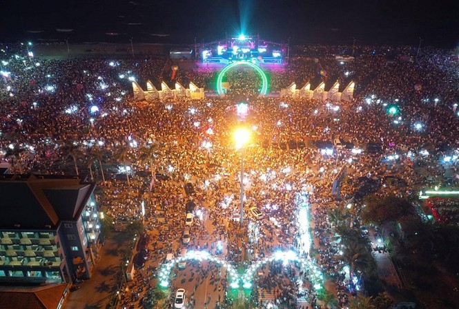 Phó Thủ tướng Vương Đình Huệ đánh trống khai hội du lịch Cửa Lò 2019 Phó Thủ tướng Vương Đình Huệ đánh trống khai hội du lịch Cửa Lò 2019